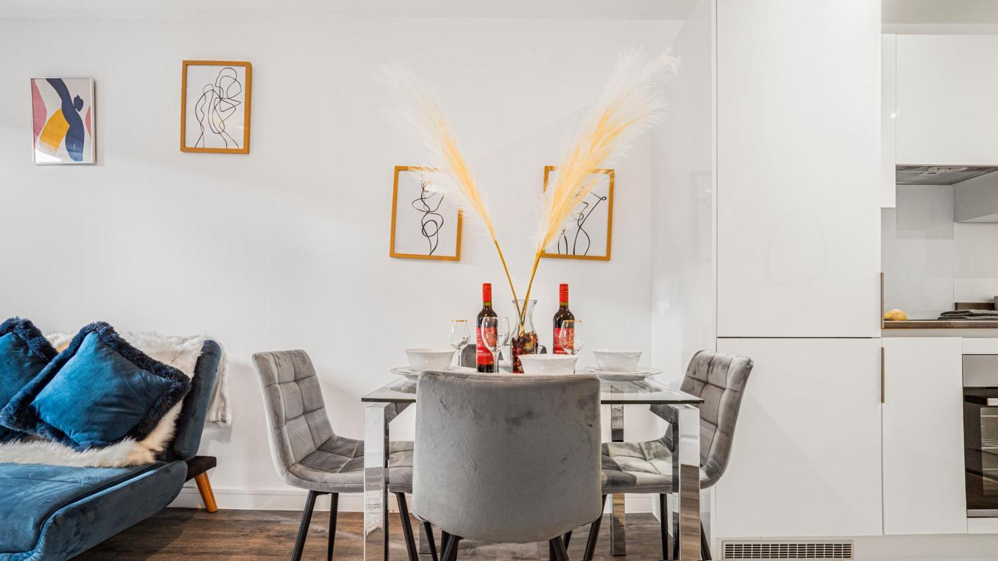 Oceanic Bliss: 2 Bed 2 Bath + Free Park + Netflix Apartman Birmingham Kültér fotó