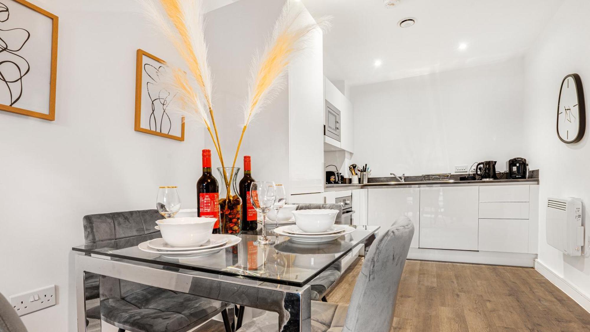 Oceanic Bliss: 2 Bed 2 Bath + Free Park + Netflix Apartman Birmingham Kültér fotó