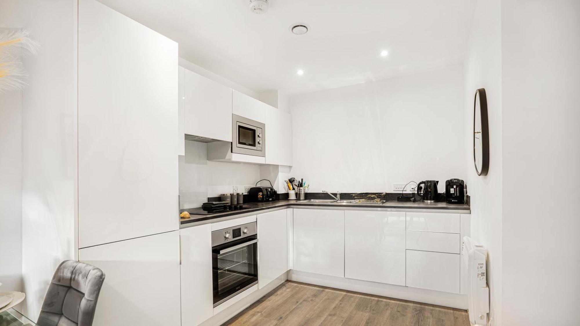 Oceanic Bliss: 2 Bed 2 Bath + Free Park + Netflix Apartman Birmingham Kültér fotó