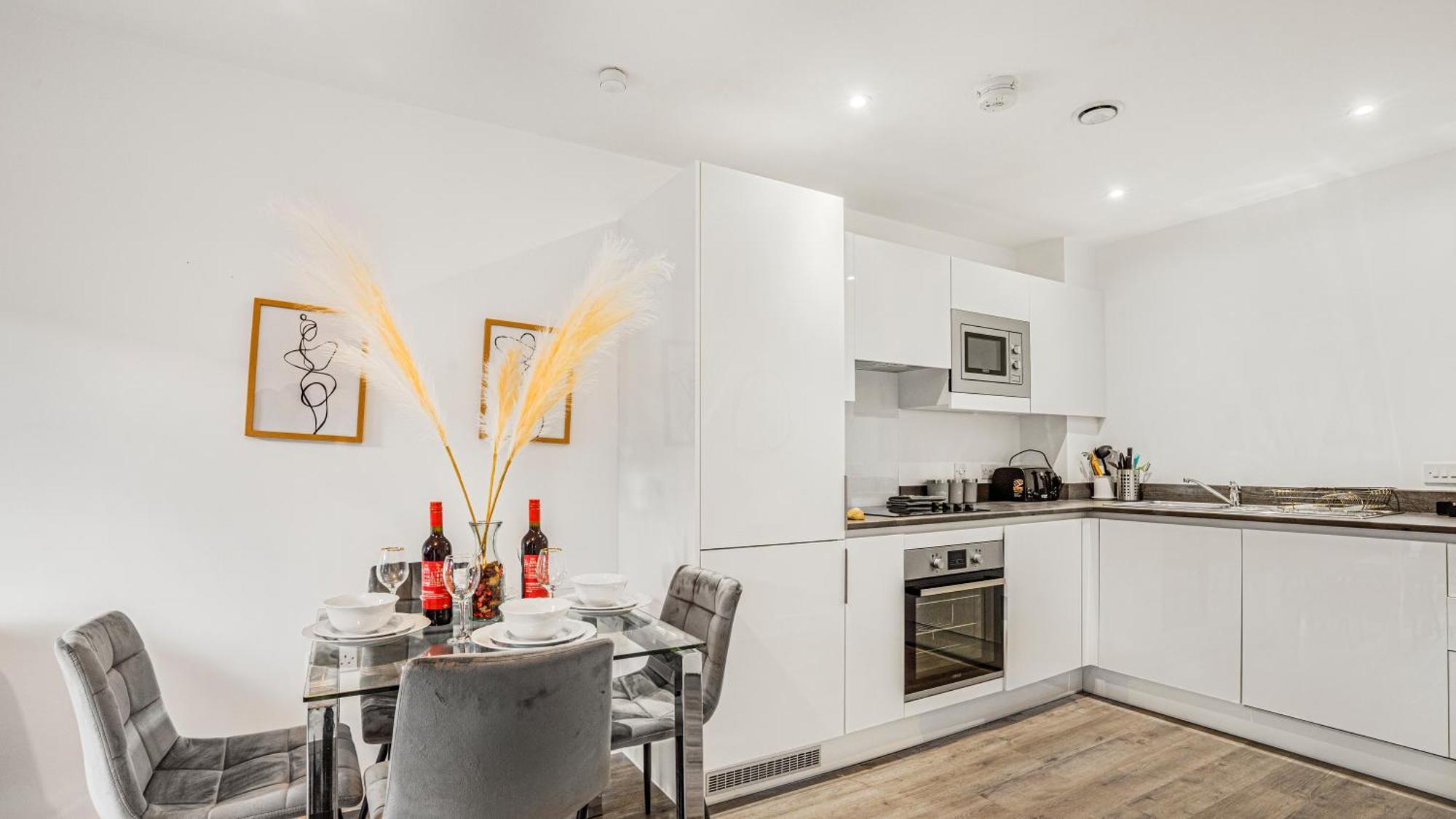 Oceanic Bliss: 2 Bed 2 Bath + Free Park + Netflix Apartman Birmingham Kültér fotó