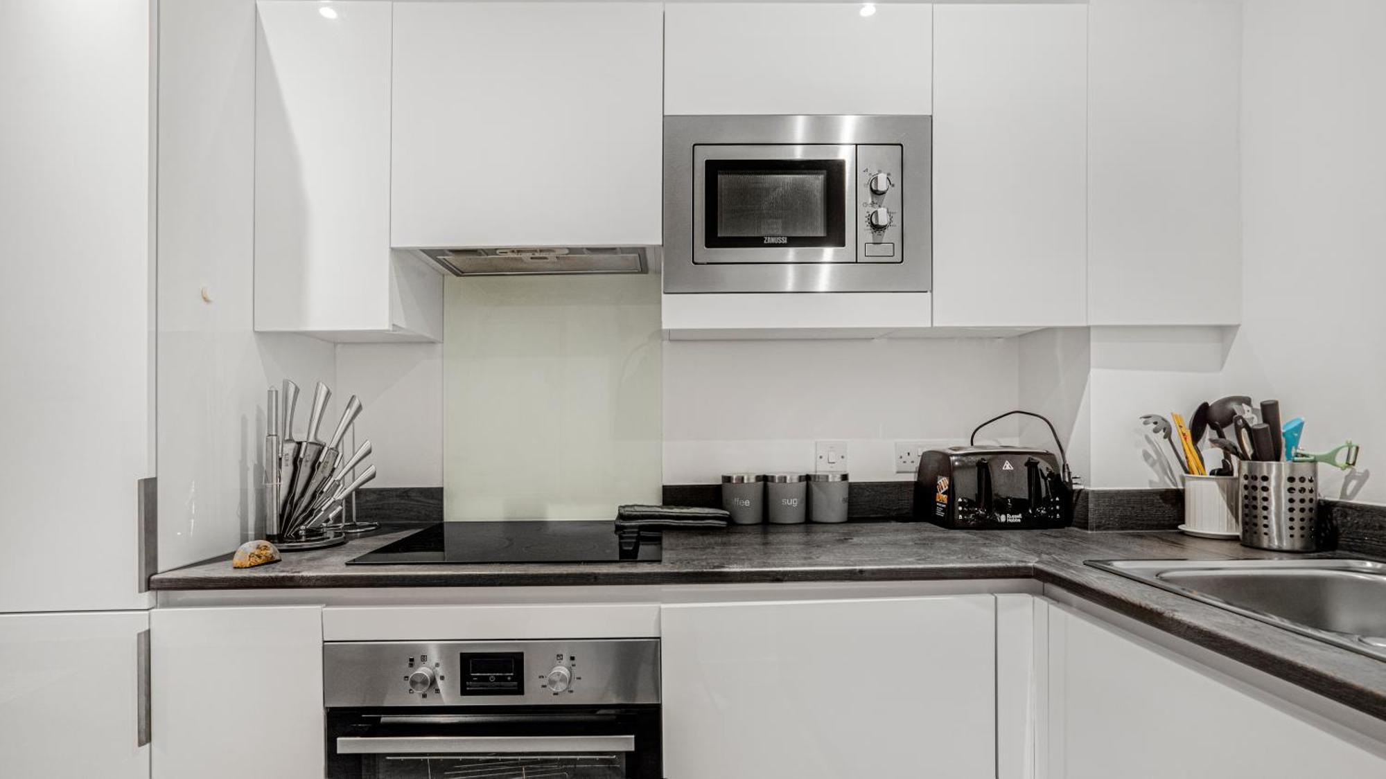 Oceanic Bliss: 2 Bed 2 Bath + Free Park + Netflix Apartman Birmingham Kültér fotó