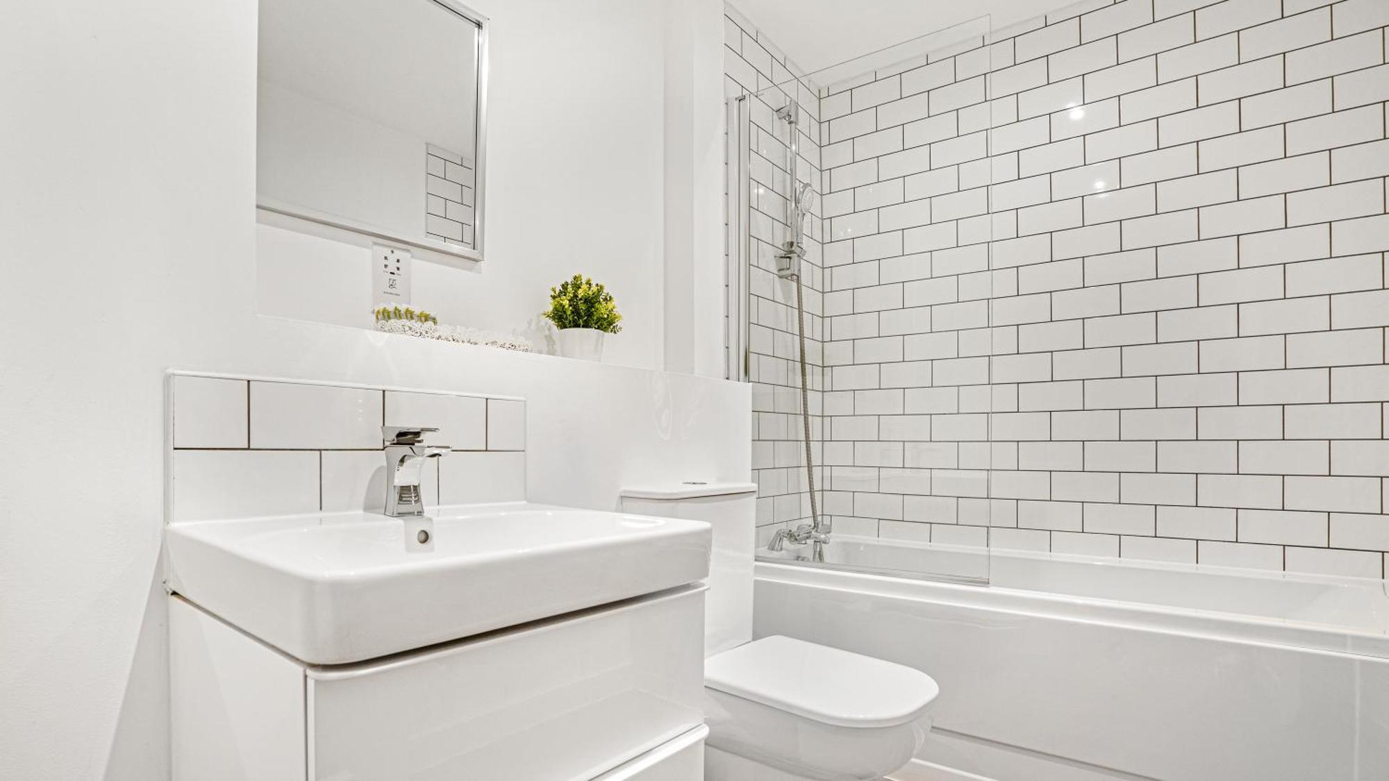 Oceanic Bliss: 2 Bed 2 Bath + Free Park + Netflix Apartman Birmingham Kültér fotó